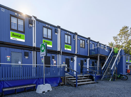 Bodetableringar, toaletter och byggvagnar